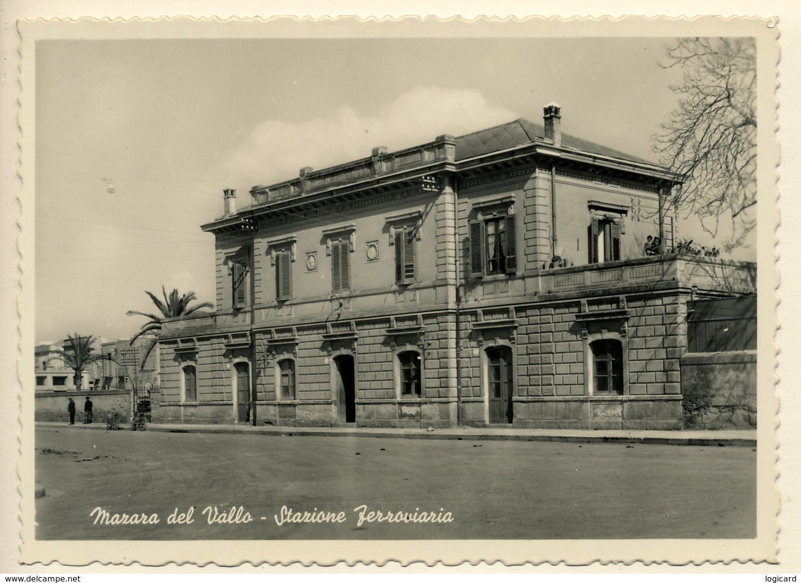 MAZARA DEL VALLO - STAZIONE FERROVIARIA ANIMATA E BELLA - Mazara Del Vallo