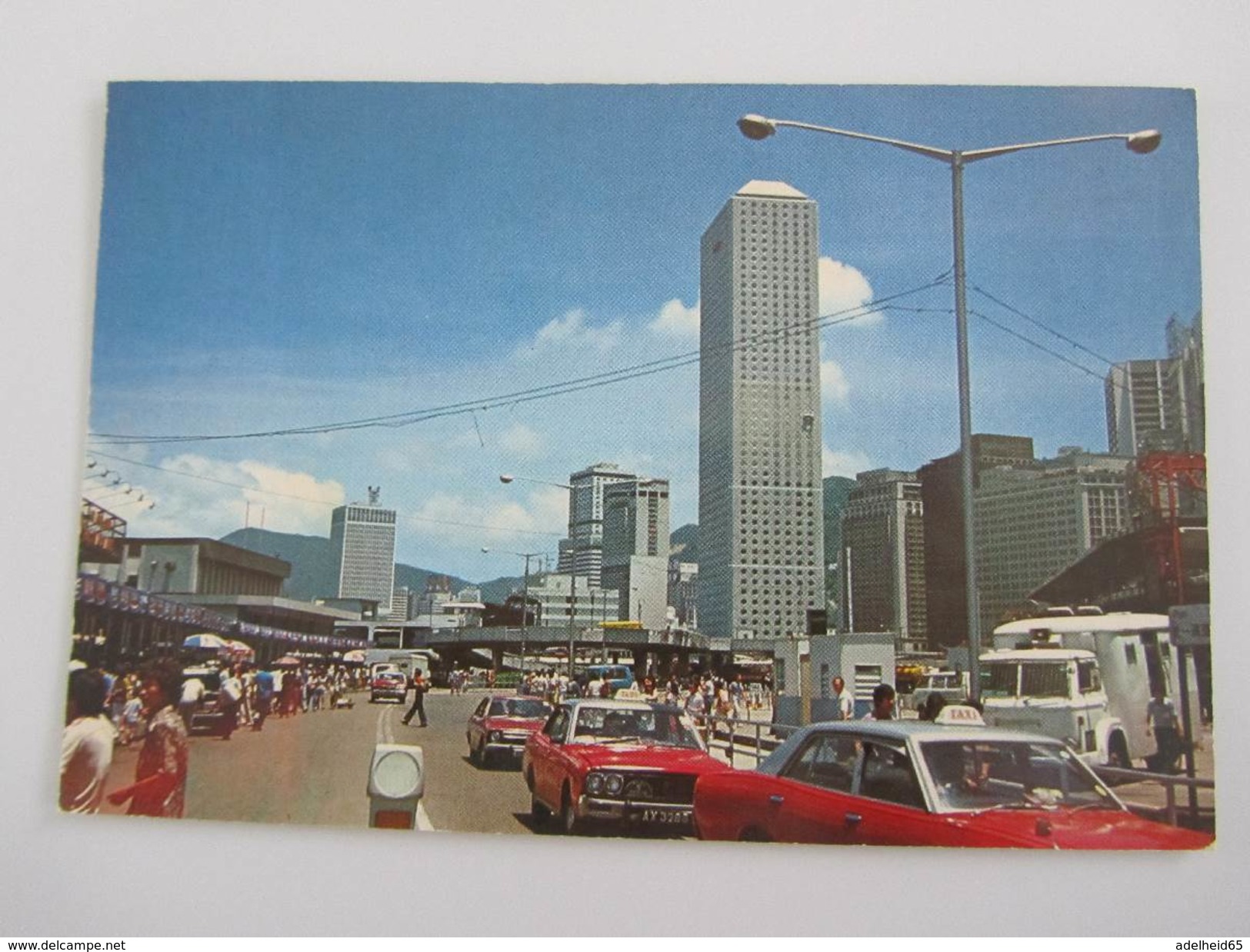 016B/ Hongkong Hong Kong Connaught Centre, Typical Red Taxis 1981 - Chine (Hong Kong)