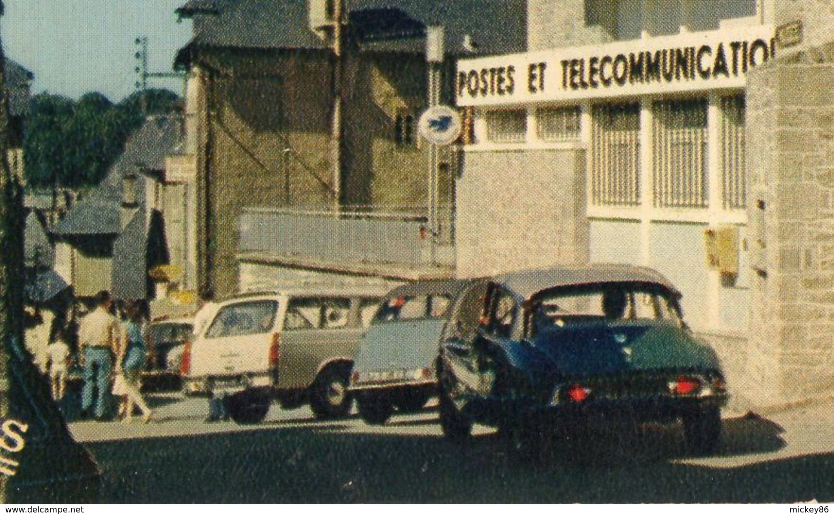 TREIGNAC--La Nouvelle Poste Et Tour Du XVI°s ( Voitures Citroen DS Et 2CV,Peugeot 404) Cpsm 15 X 10 N° 14 éd Théojac - Treignac