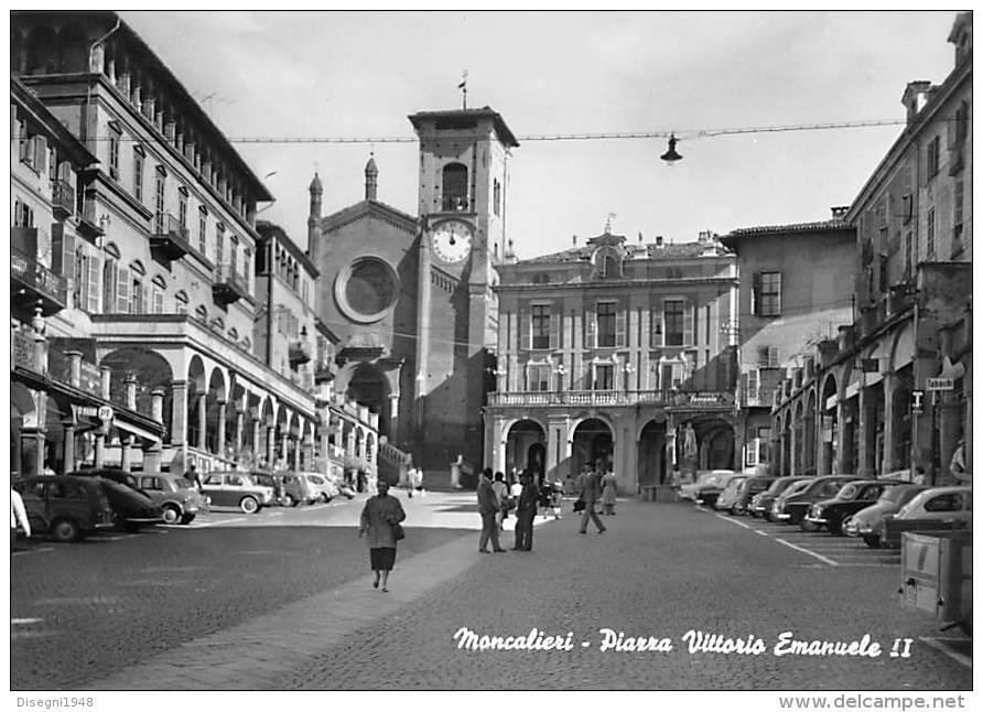 06675 "MONCALIERI (TO) - PIAZZA VITTORIO EMANUELE II" ANIMATA. AUTO ANNI '50/'60. CART. ILL. ORIG. NON SPED. - Moncalieri