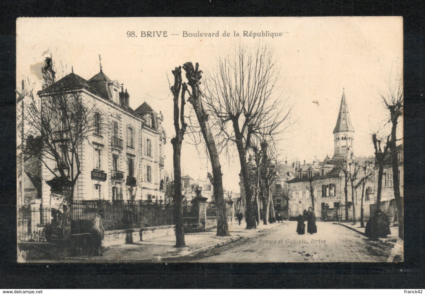 19. Brive. Boulevard De La République. Coin Haut Droit Abimé. Trace De Colle En Haut à Gauche - Brive La Gaillarde