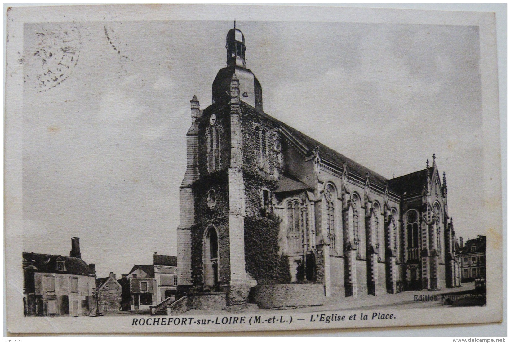 CP2206 - Rochefort-sur-Loire - L'Eglise Et La Place - Ecrite - Autres & Non Classés