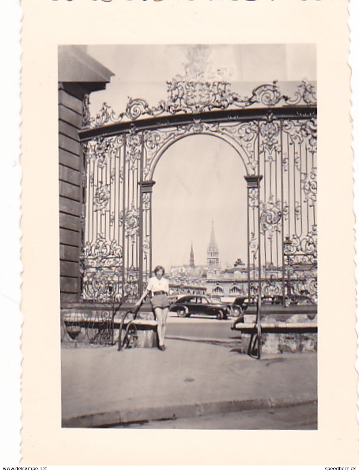 26160 Photo  De Juillet 1952 -Nancy Place Stanoslas -voiture Femme - Lieux