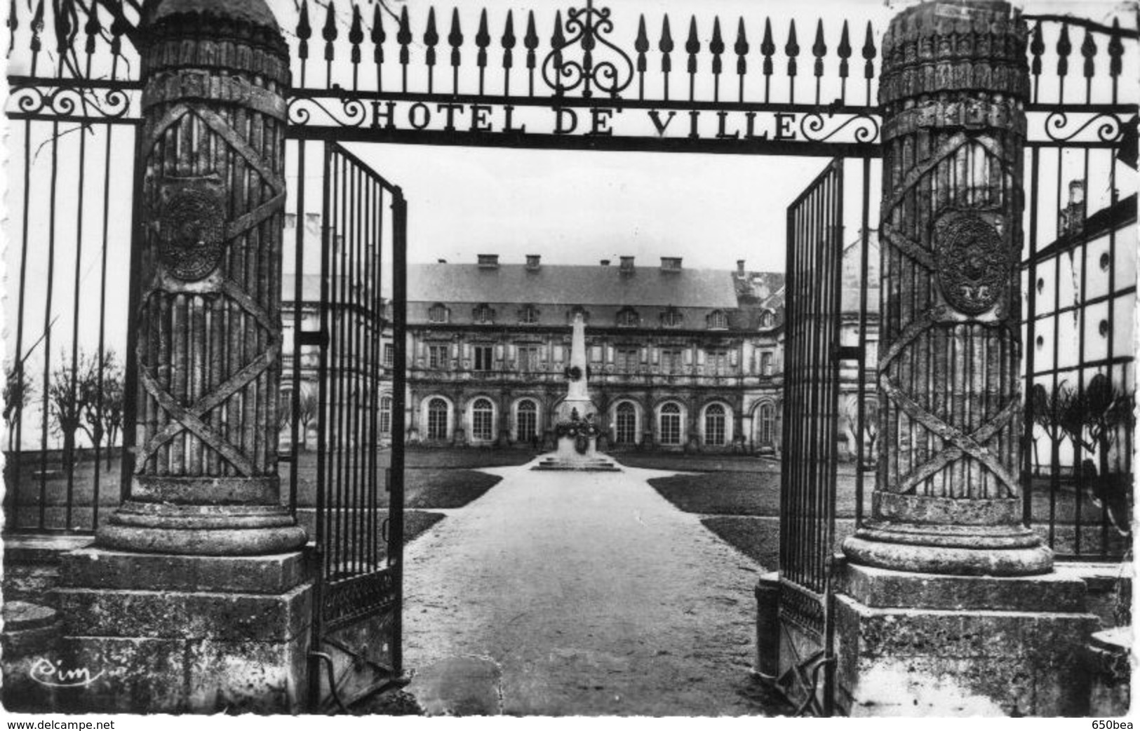 Champlitte.Entrée De L'Hotel De Ville - Autres & Non Classés