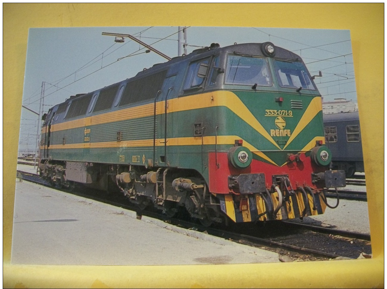 TRAIN 8637 - VISTA N ° 121/289 - SERIE 289 Trenes Ferroviarios ESPAÑOLA - LOCOMOTORA 333-071-9 SERIE 333-001-093 CONS... - Treni