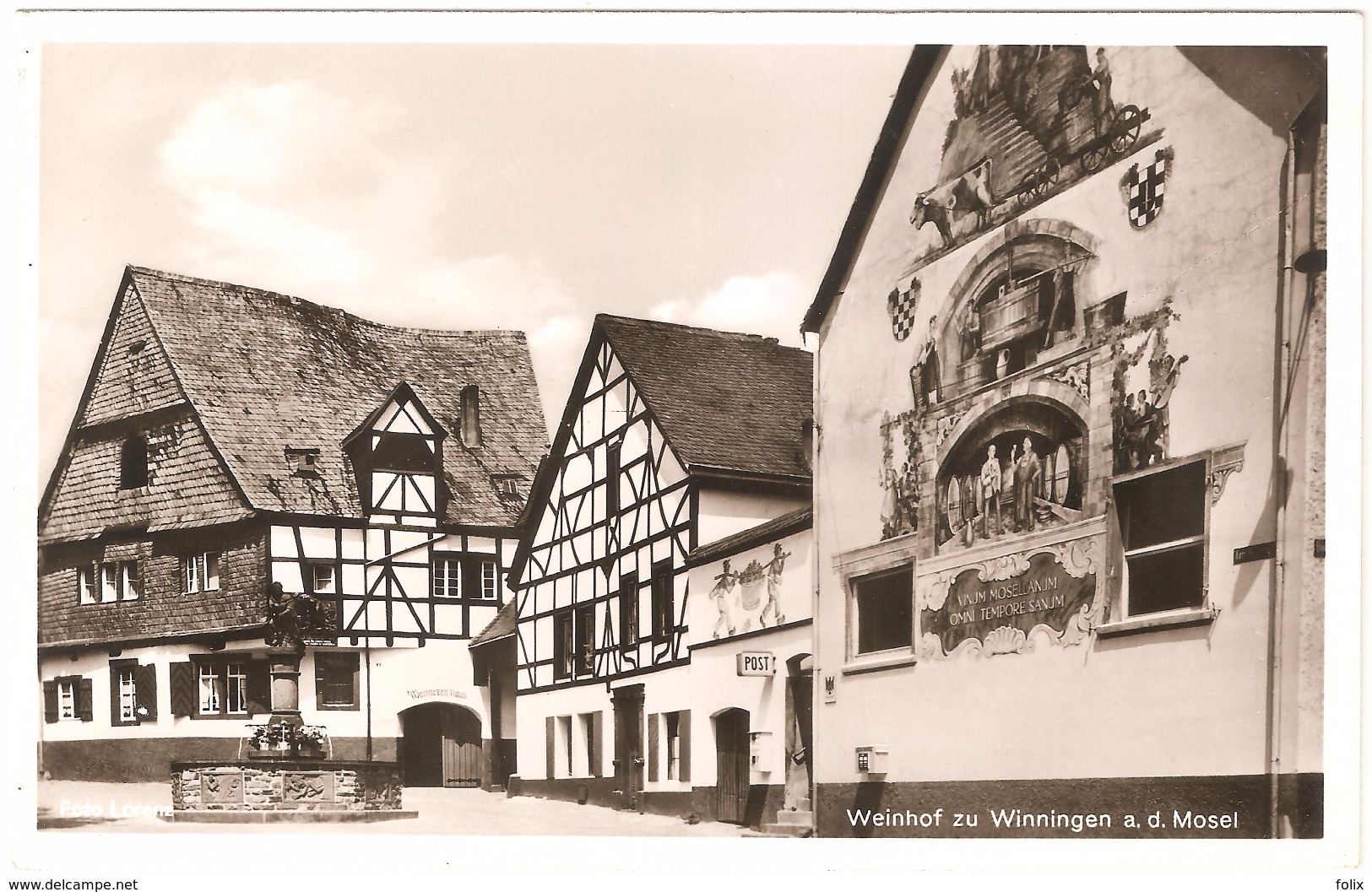 Winningen - Weinhof Zu Winningen A. D. Mosel - Weinhexenhaus Mit Weinbrunnen - Fotokarte Agfa - Mayen