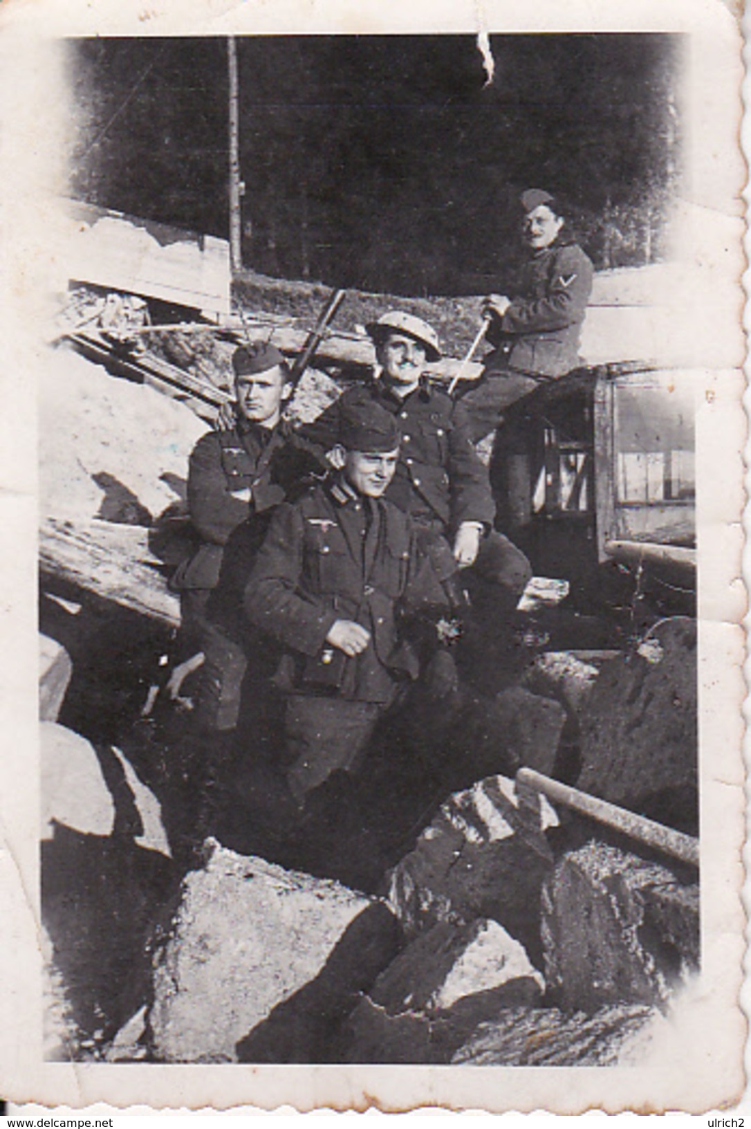 Foto Deutsche Soldaten Bei Bauarbeiten - Dürrenmettstetten - 2. WK  -5*8cm (27671) - Krieg, Militär