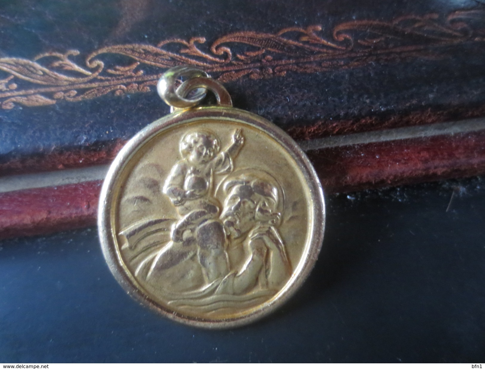 PENDENTIF ST CHRISTOPHE  -  VOIR PHOTOS - K. 1/2 Crown