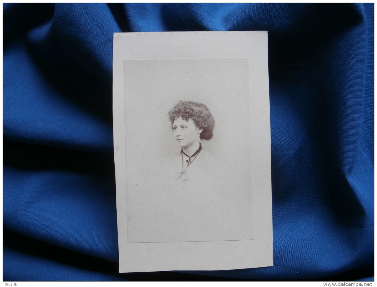 Photo CDV Anonyme - Joli Portrait Jeune Femme, Coiffure,  Second Empire Vers 1860 L292 - Old (before 1900)