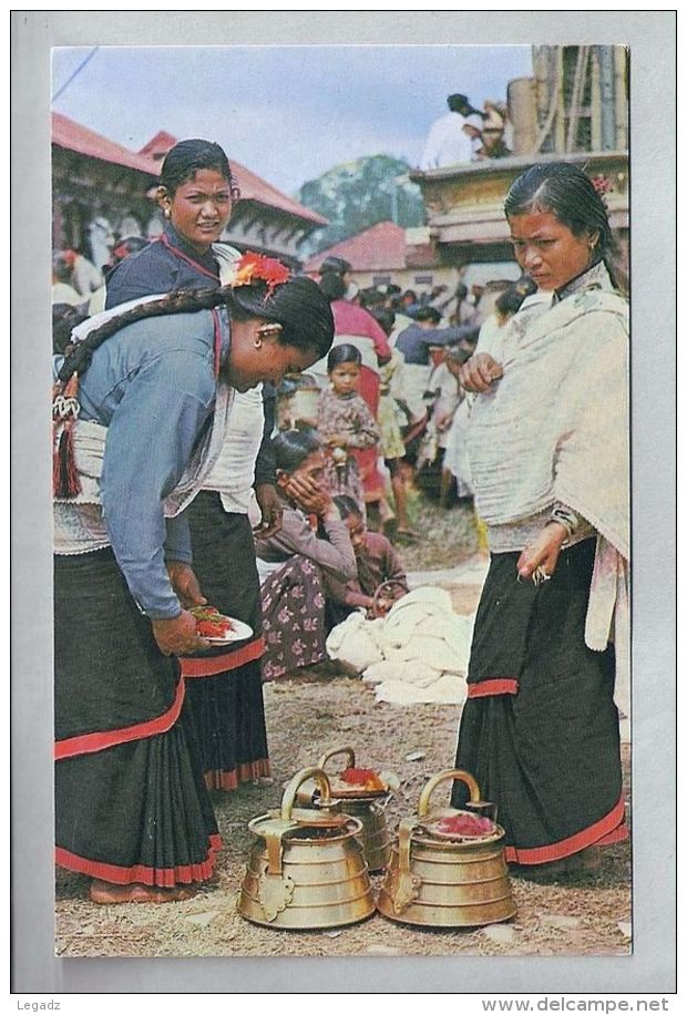 CPM - Kathmandu (Népal) - 29. Typical Women Preparing For Worship   // Religion - Nepal