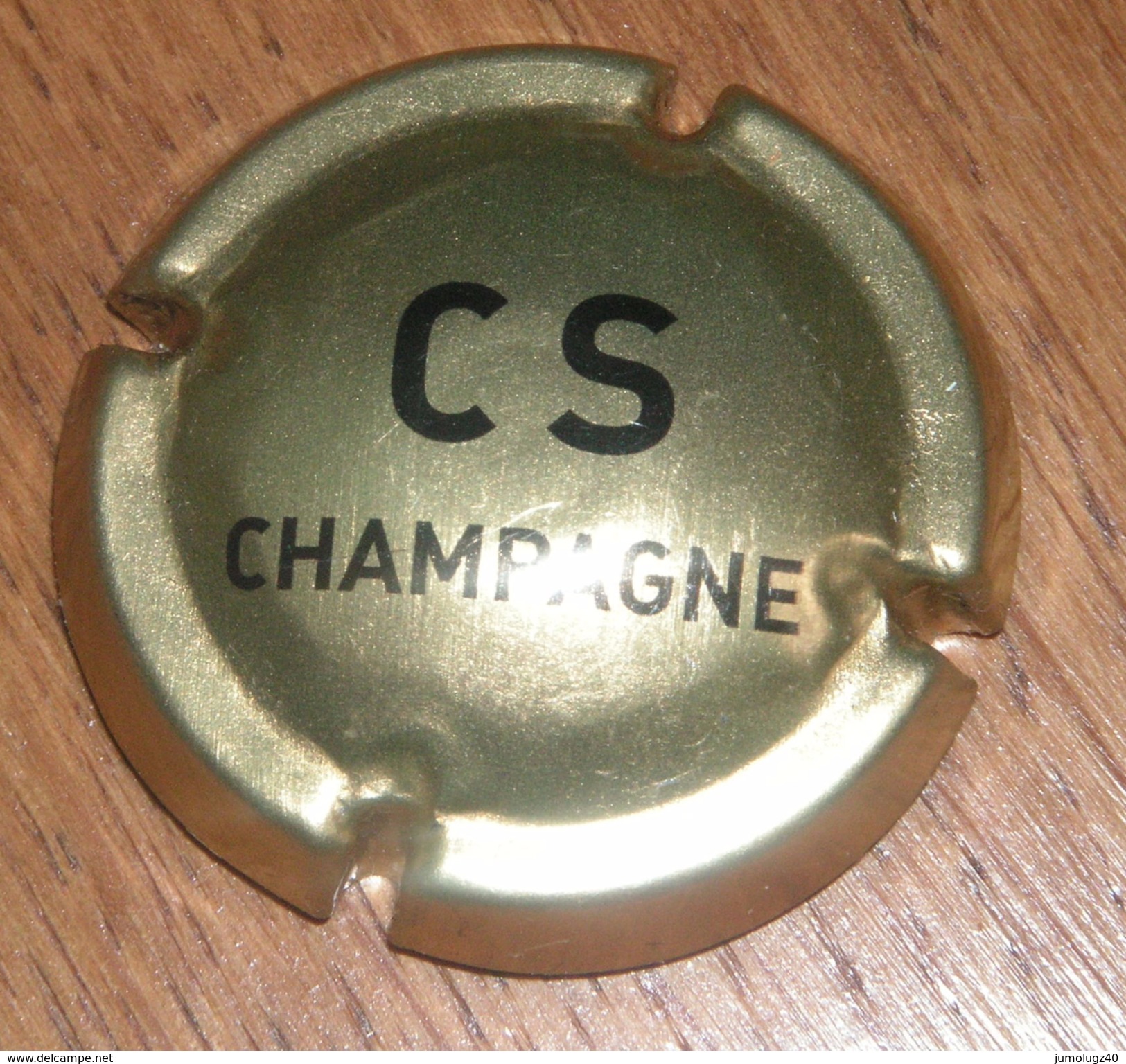 Capsule Champagne C S, Noir Sur Or - Autres & Non Classés