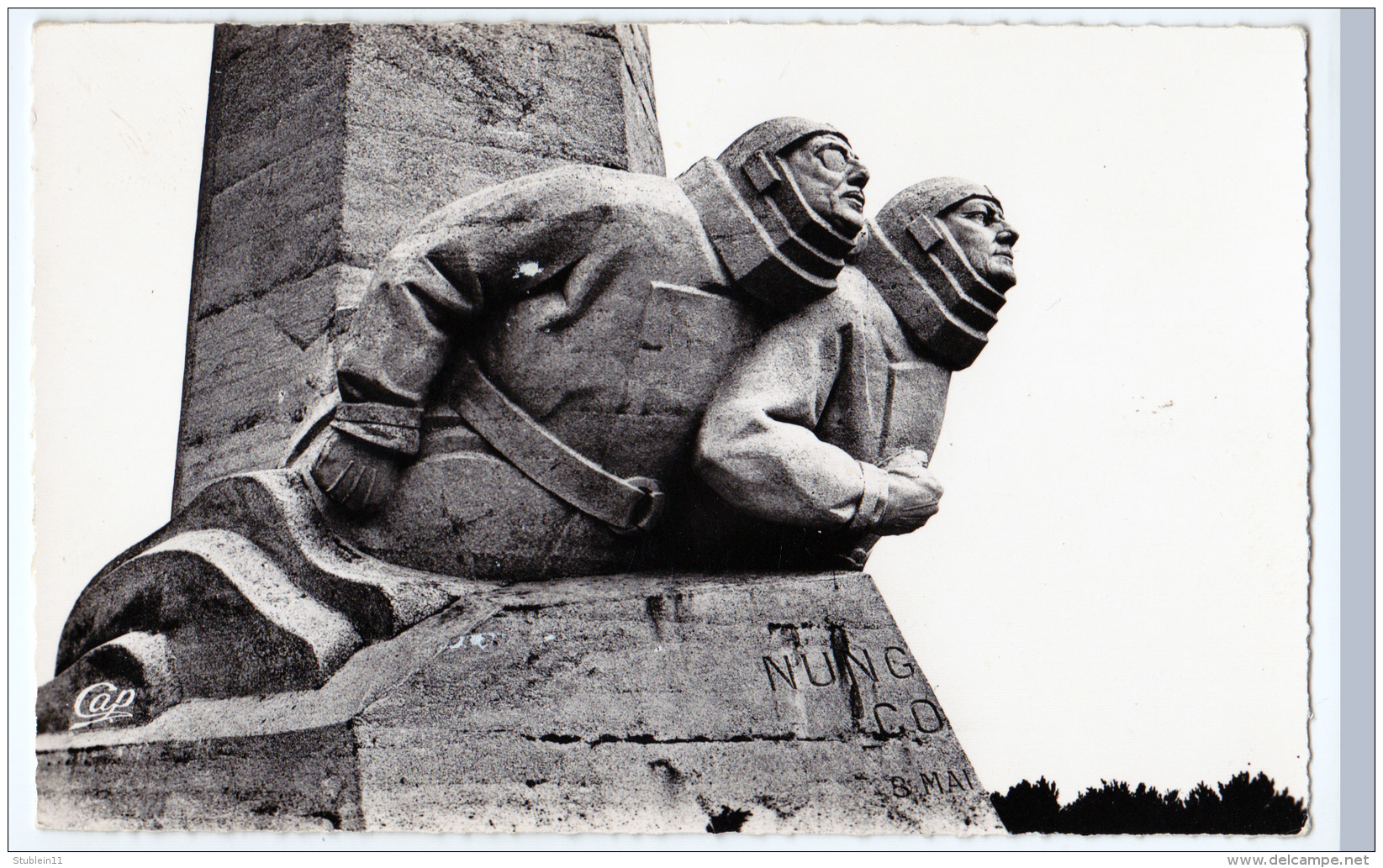 Etretat  (Seine-Maritime)   Monument Nungesser Et Coly    LES 2 CARTES     (CPSM, Bords Dentelés, Format 9 X 14) - Etretat