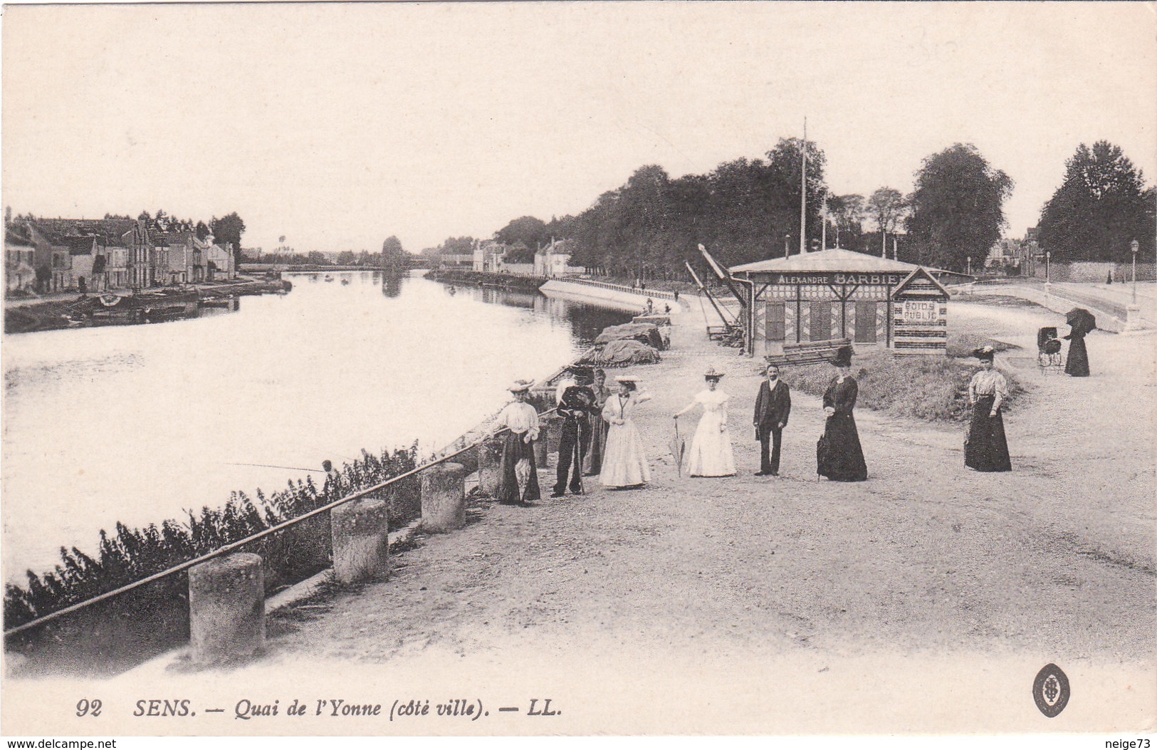 Carte Postale Ancienne De L'Yonne - Sens - Quai De L'Yonne(côté Ville) - Sens