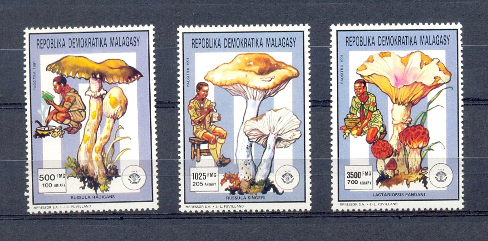 MADAGASCAR SET 3v FROM BLOCK YEAR 1991 SCOUT MOVEMENT MUSHROOMS PILZE CHAMPIGNON INSECTS BEETLES * MNH - Champignons