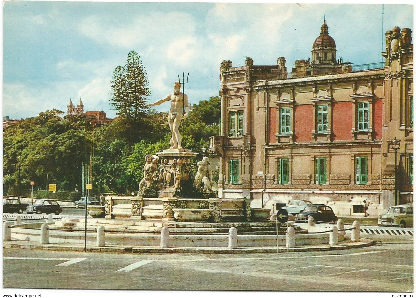 T3219 Messina - Piazza Prefettura Con La Fontana Del Nettuno - Auto Cars Voitures / Non Viaggiata - Messina