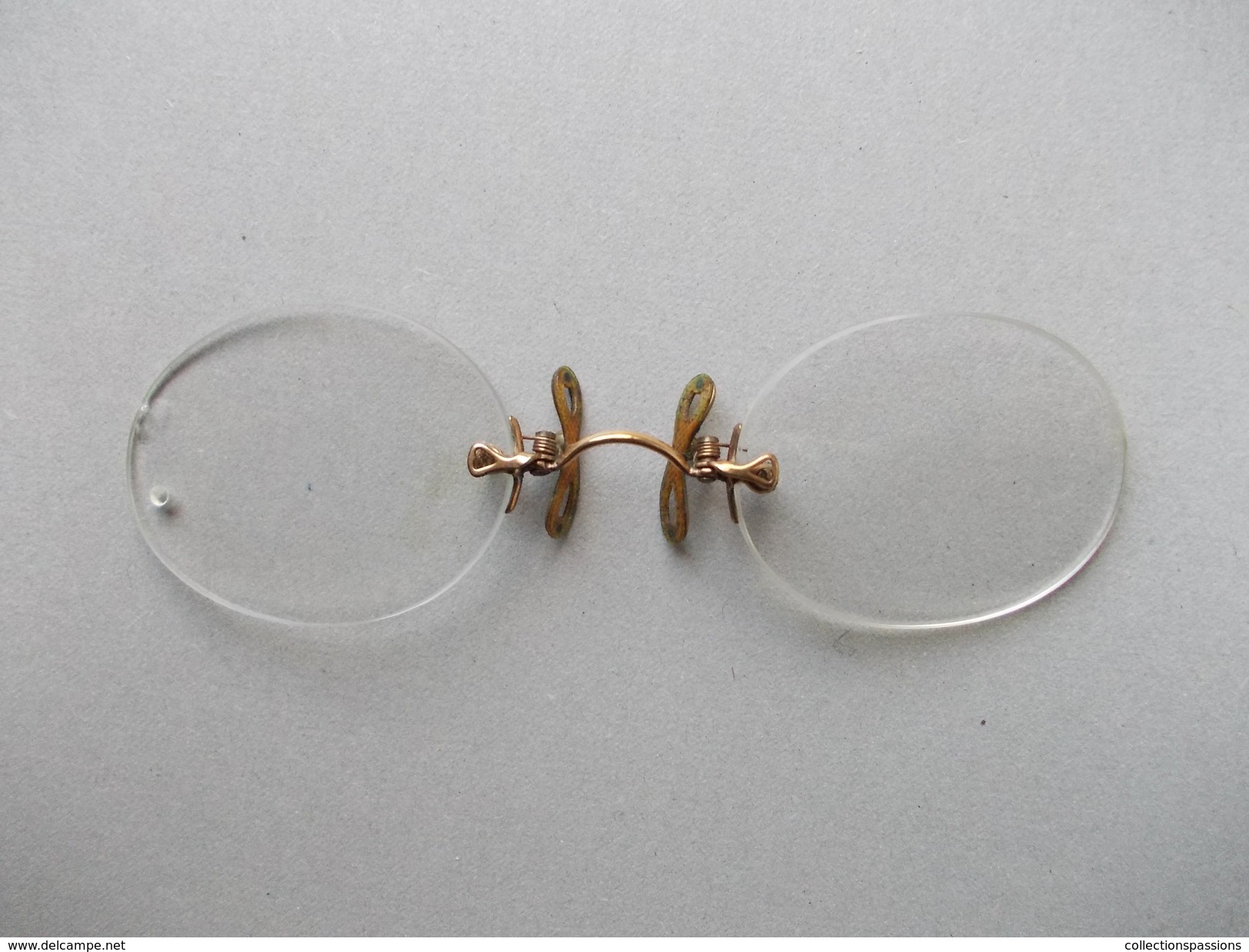 - Ancienne Paire De Lunettes Avec Son étui. Lorgnon. Pince Nez. Début XXè - - Occhiali