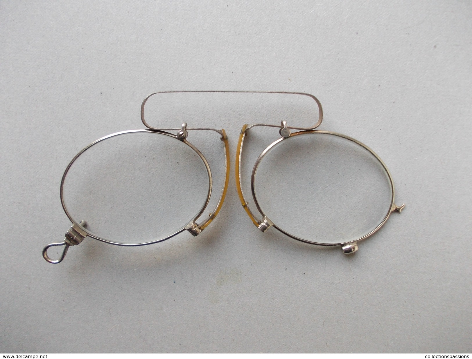 - Ancienne Paire De Lunettes. Lorgnon. Pince Nez. Début XXè - - Brillen