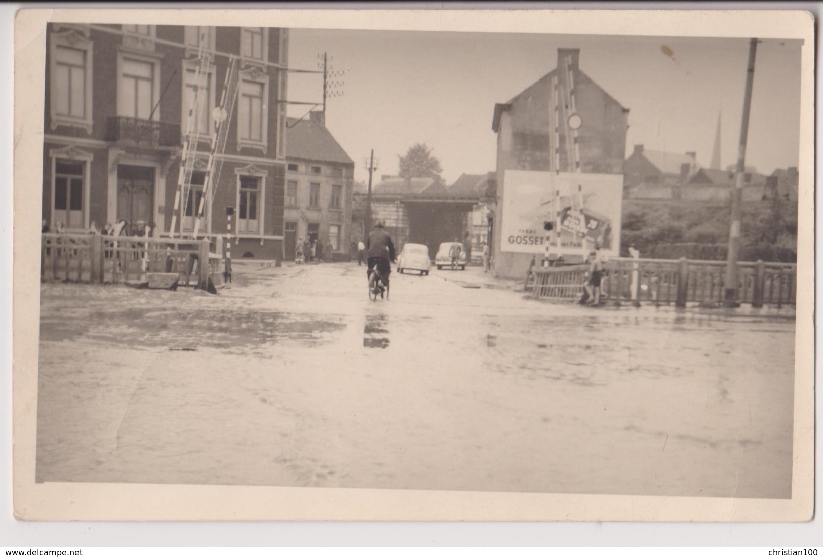 CARTE PHOTO GEVAERT : AFFICHE TABAC GOSSET - PASSAGE A NIVEAU - 2 SCANS - - Molenbeek-St-Jean - St-Jans-Molenbeek