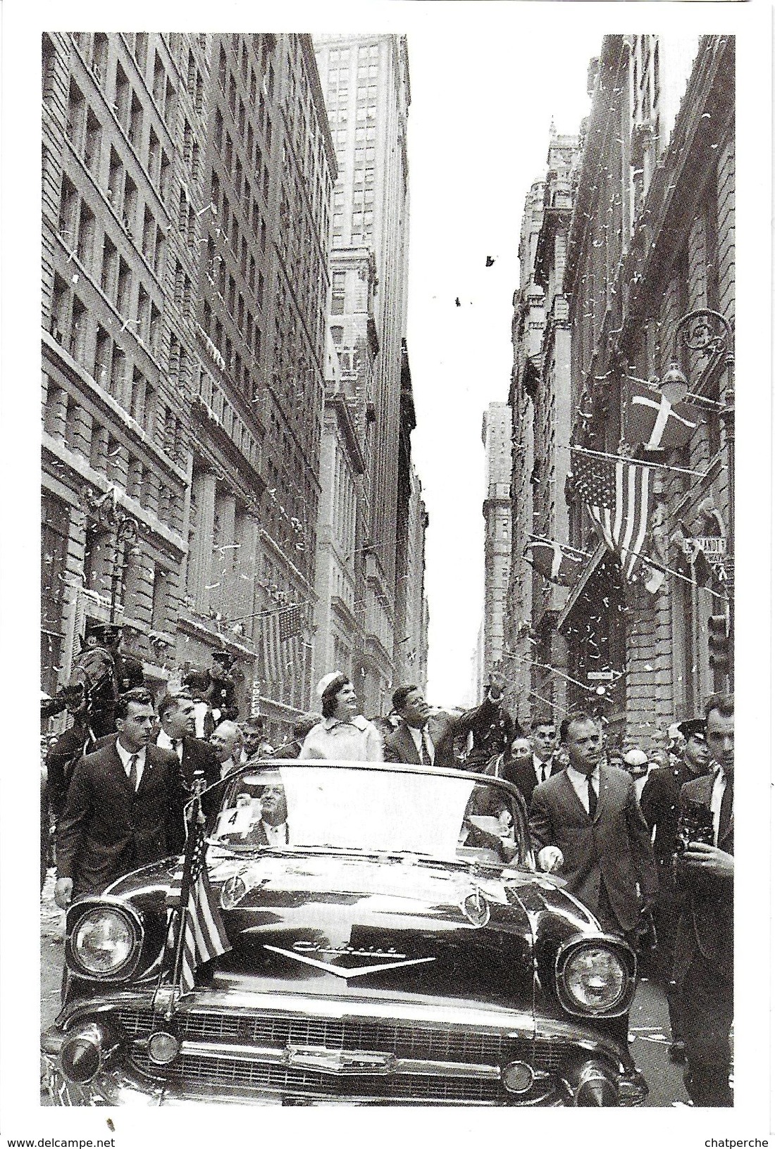 POLITIQUE ETATS-UNIS  KENNEDY J F EN CAMPAGNE ELECTORALE A NEW-YORK 1960  AUTOMOBILE CORNELL CAPA MAGNUM JACKIE KENNEDY - People