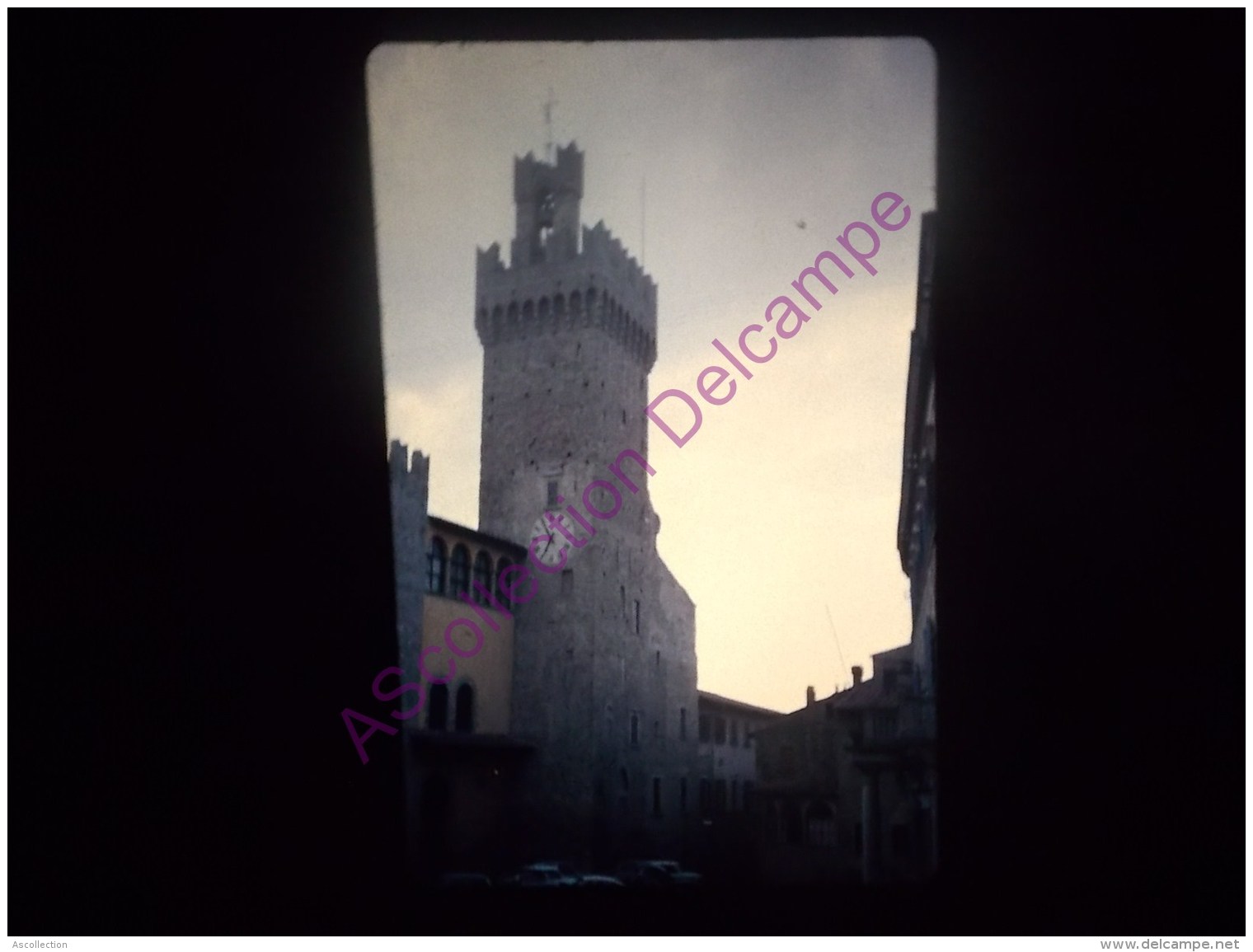 Diapositive Slide Diapo 1968 Italie Italy Arezzo Vue Du Duomo Sur Le Palazzo Communale - Diapositives (slides)