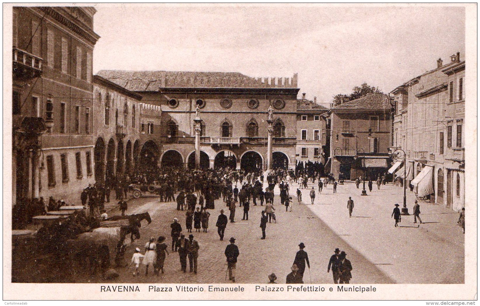 [DC9927] CPA - RAVENNA - PIAZZA VITTORIO EMANUELE - PALAZZO PREFETTIZIO E MUNICIPALE - Non Viaggiata - Old Postcard - Ravenna