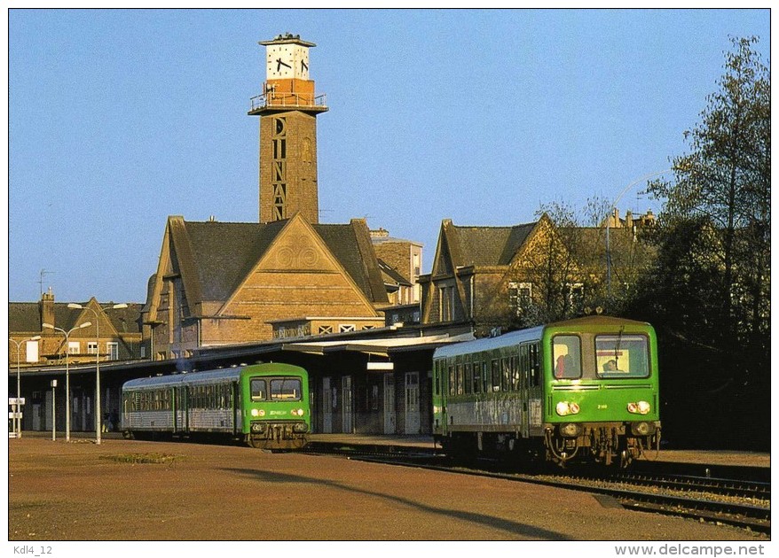 ACACF 119 - Autorail X 2100 Et Caravelle X 4500 En Gare - DINAN - 22 - SNCF - Stations With Trains