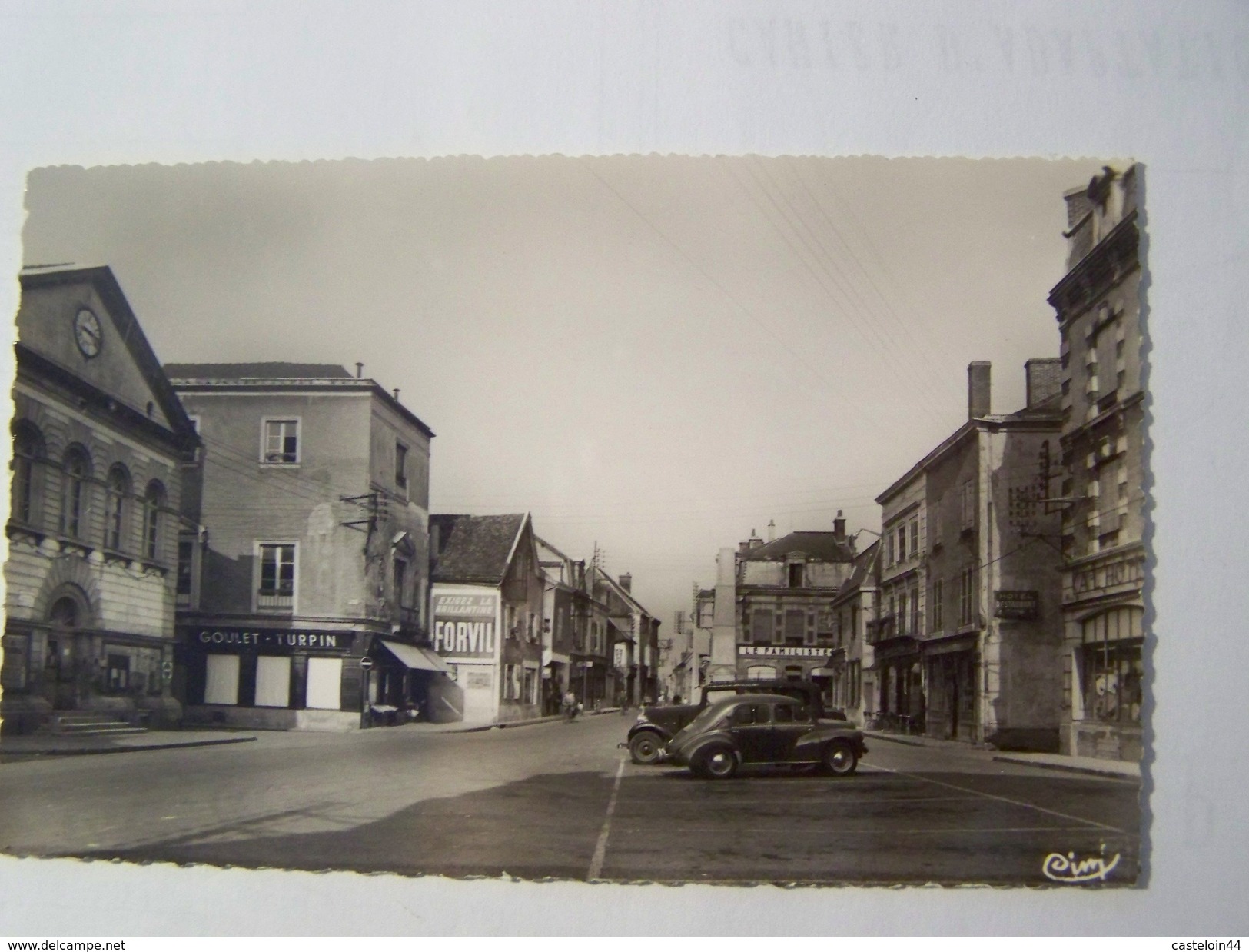 Cp1200 E6  AY En Champagne Place Henri Martin 1958 4cv Goulet Turpin, Forvil, - Ay En Champagne