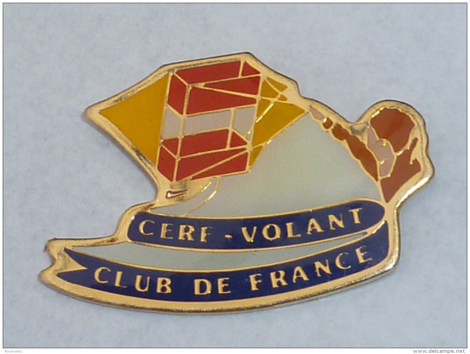 Pin's CERF VOLANT CLUB DE France  01 - Other & Unclassified