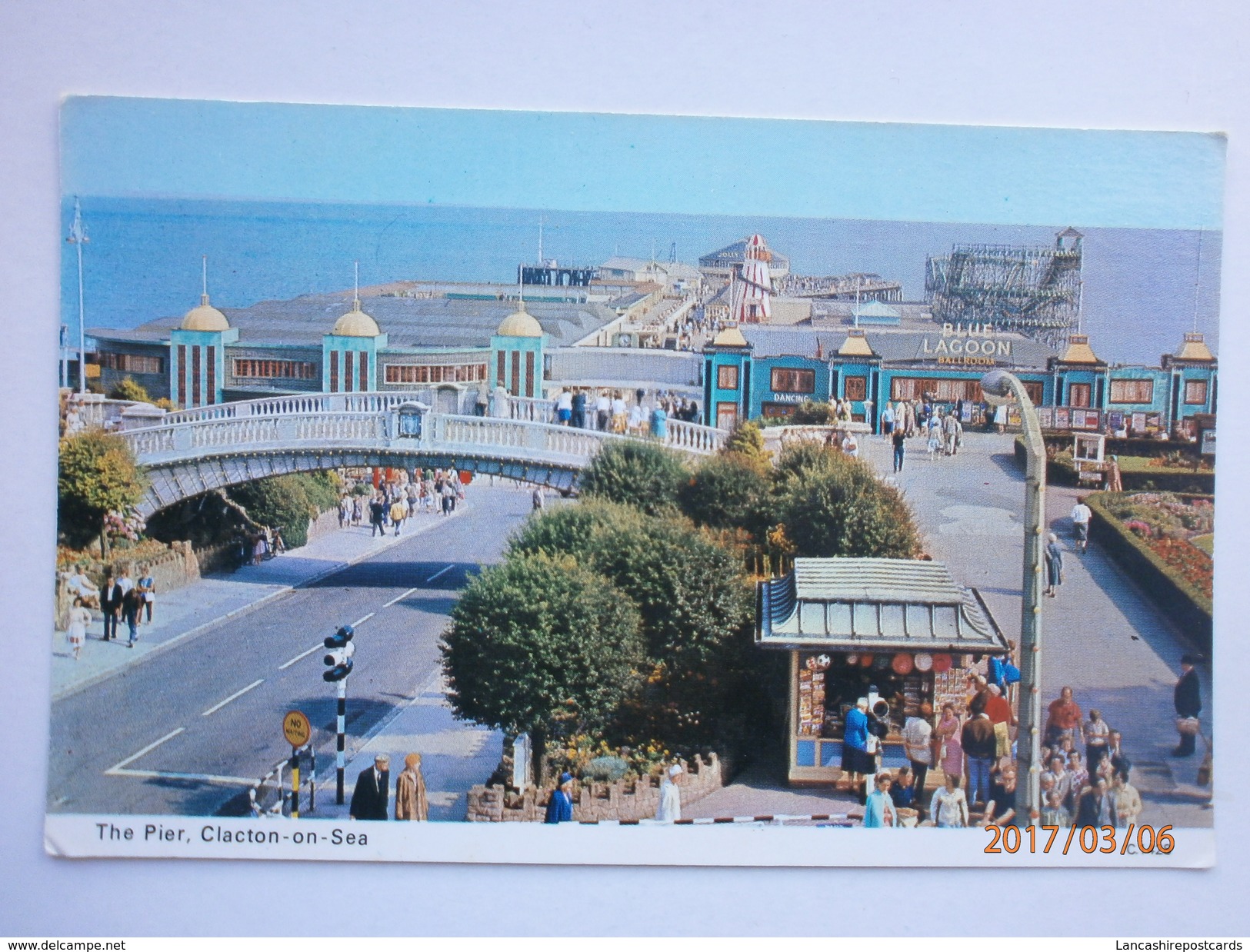 Postcard The Pier Clacton On Sea Essex  My Ref B1941 - Clacton On Sea