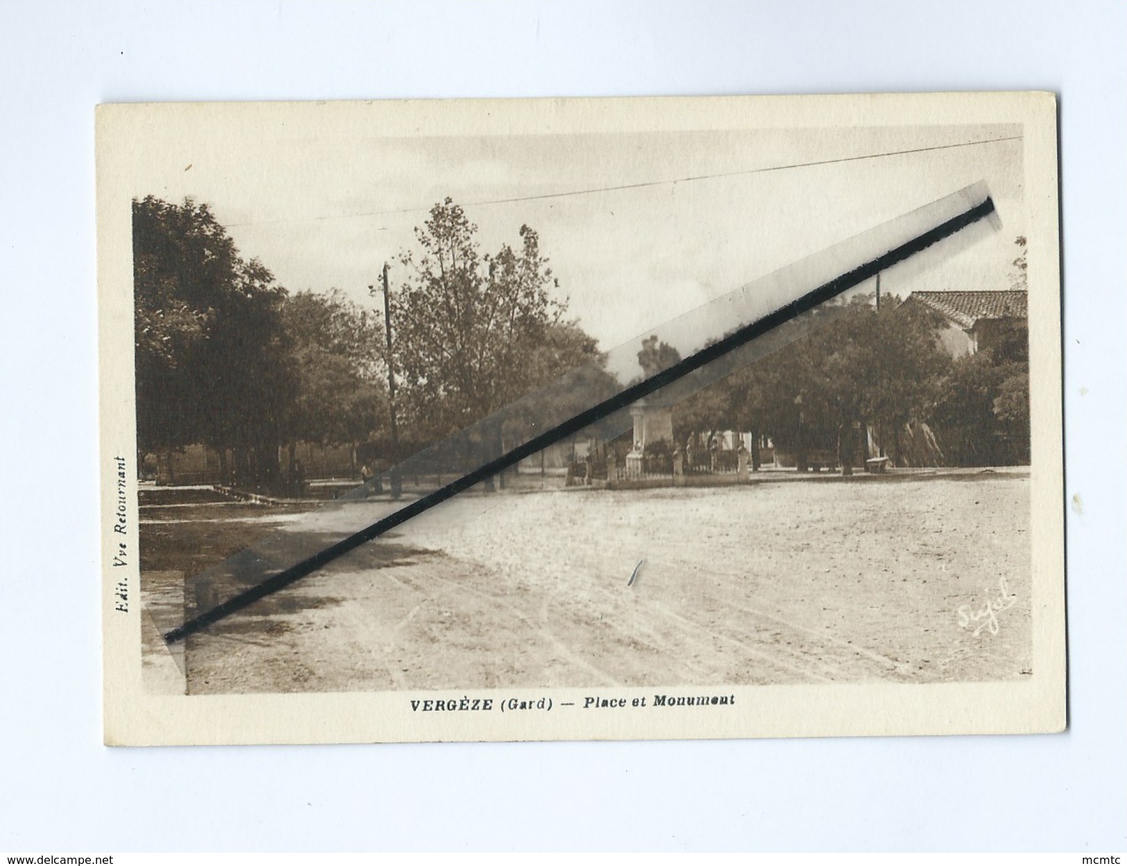 CPA - Vergèze (Gard) - Place Et Monument - Vergèze