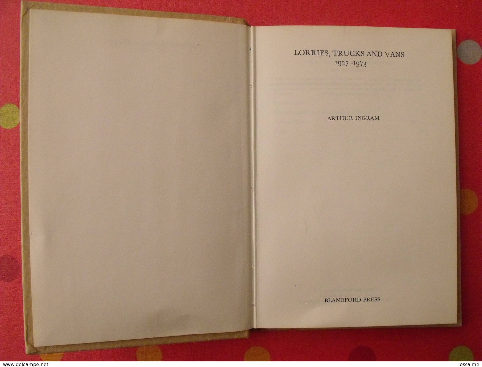 Lorries Trucks And Vans Since 1928. Camions Depuis 1928. Ingram Bishop. 1975. En Anglais. Blandford - Livres Sur Les Collections