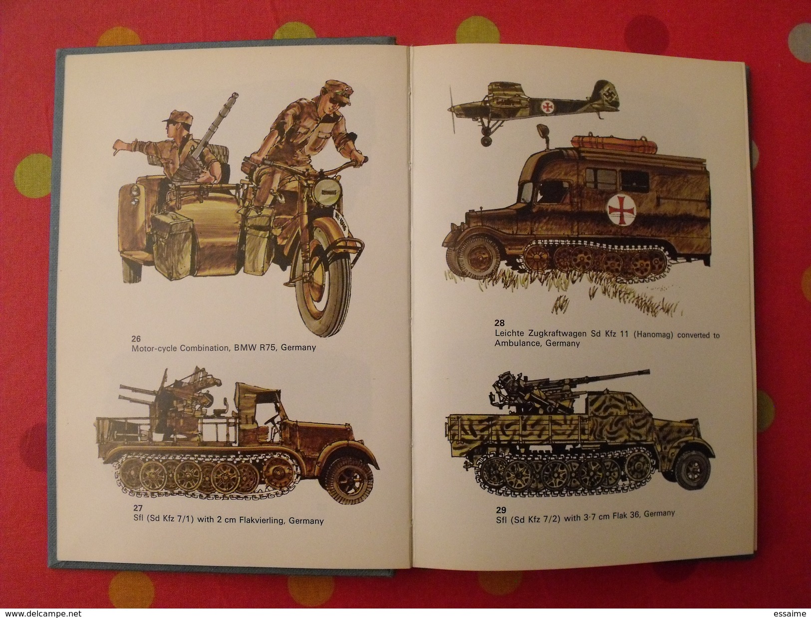 Military Transport Of World War II. Camions Militaires. Bishop. 1975. En Anglais. Guerre 39-45. Blandford - Books On Collecting