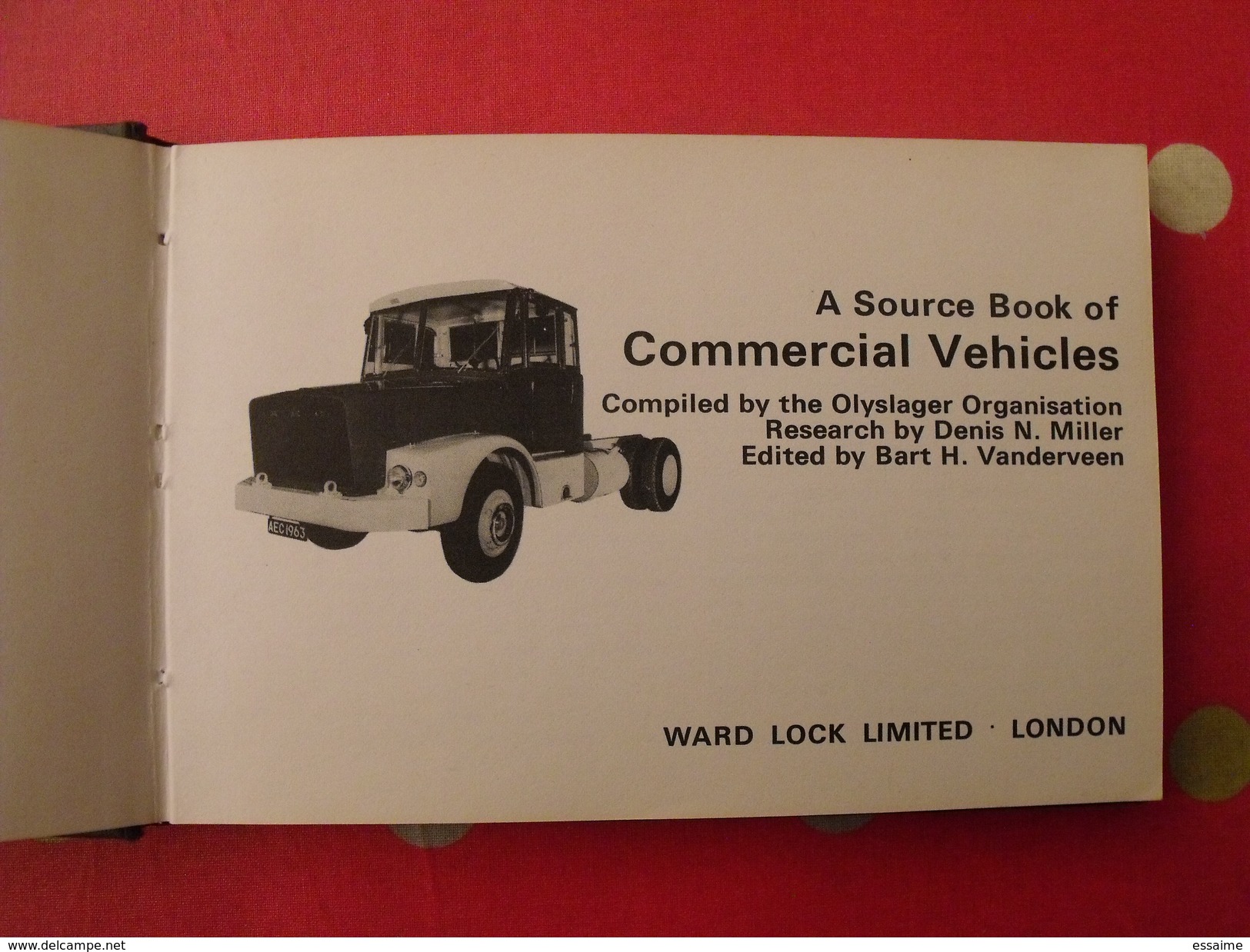 A Source Book Of Commercial Vehicles En Anglais. Camions. Miller Vanderveen 1972 - Books On Collecting