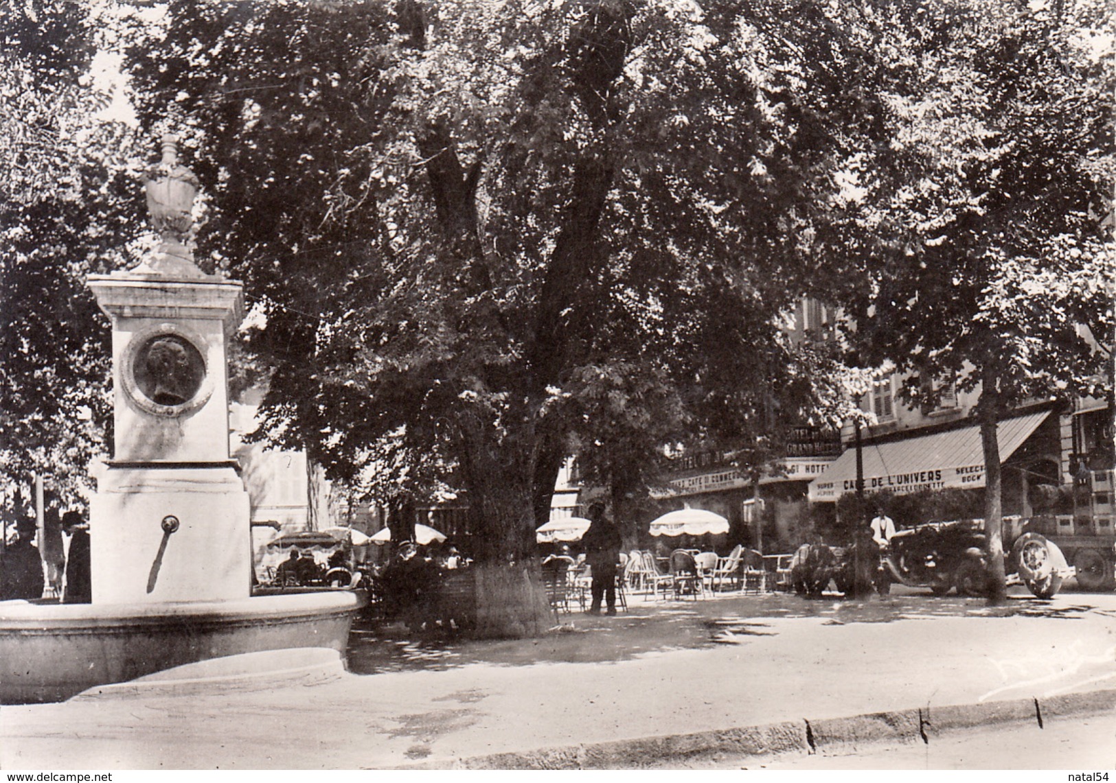 04 - Barcelonnette : Place Manuel - CPM Neuve - Barcelonnette