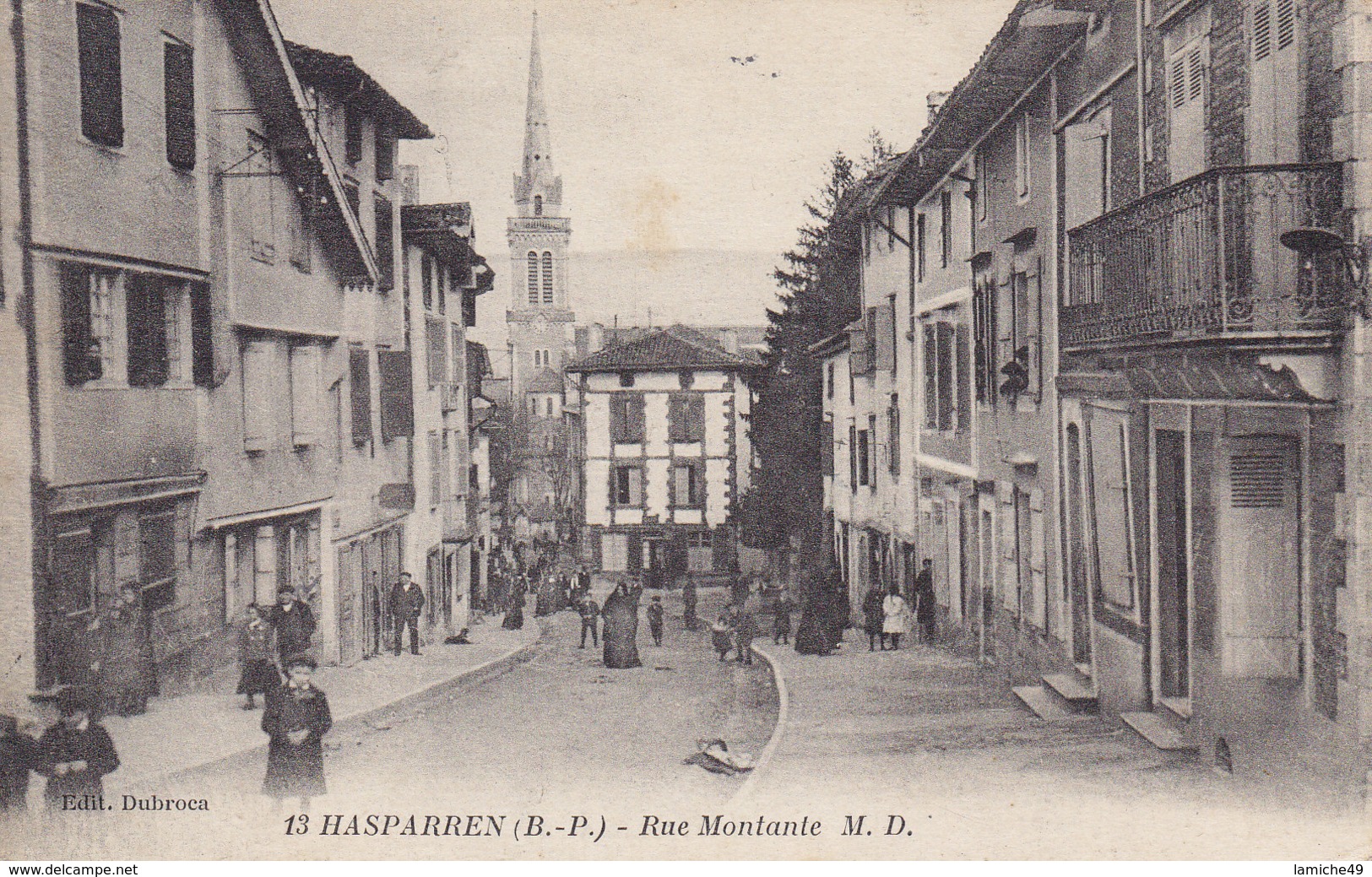 Hasparren Rue Montante L'église Au Loin ( Belle Carte) CIRCULE TIMBRE 1922 - Hasparren
