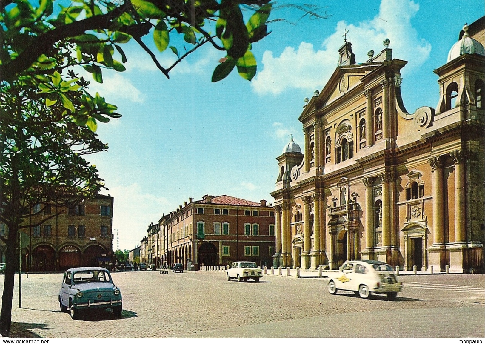 Italie. CPM. Emilia-Romagna. Carpi. Dôme Et Rue Manfredo Fanti (Auto, Fiat, Alfa Roméo) - Carpi