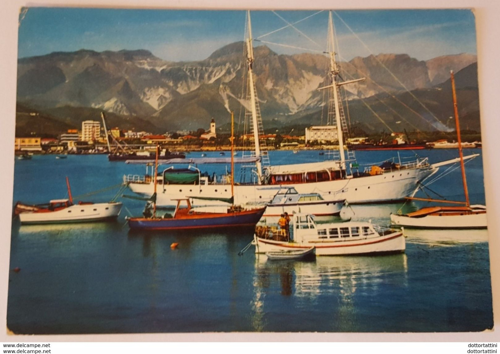 MARINA DI CARRARA - PORTO E SFONDO DELLE ALPI APUANE Boats - Carrara