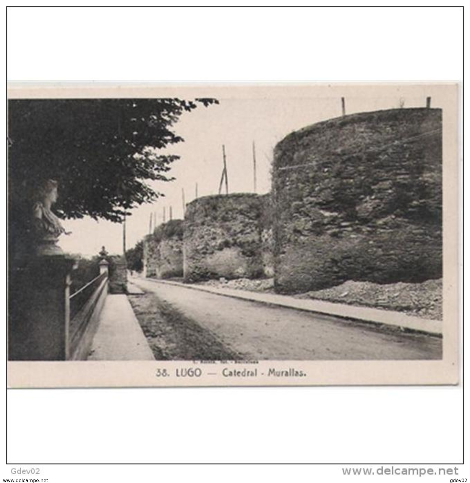 LGOTP8264CPA-LFTD4181TBES.Tarjet A Postal De LUGO.ARTE.Escultura,BUSTO Y Murallas Romanas De.Lugo. - Esculturas