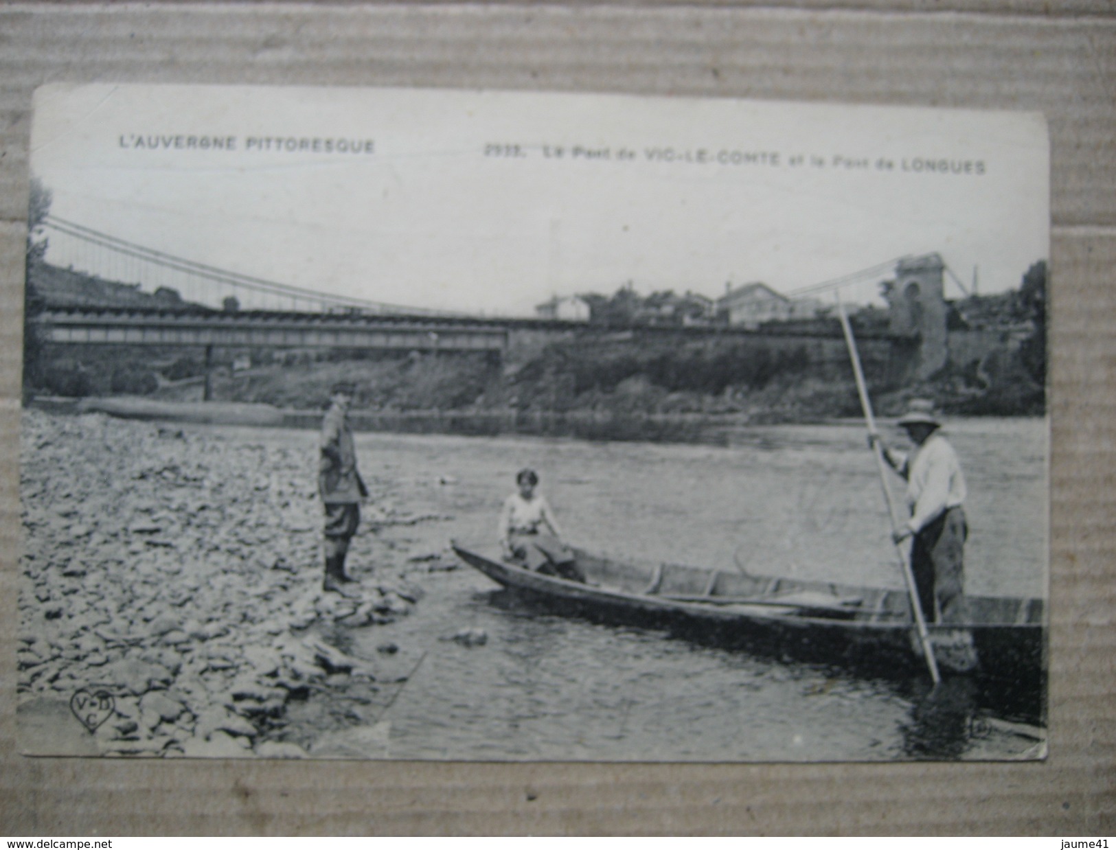 PUY DE DOME  63      VIC-LE-COMTE  &  LONGUES     - LE PONT      -  BARQUE  -  PASSEUR ?        TRES    ANIME     TTB - Vic Le Comte