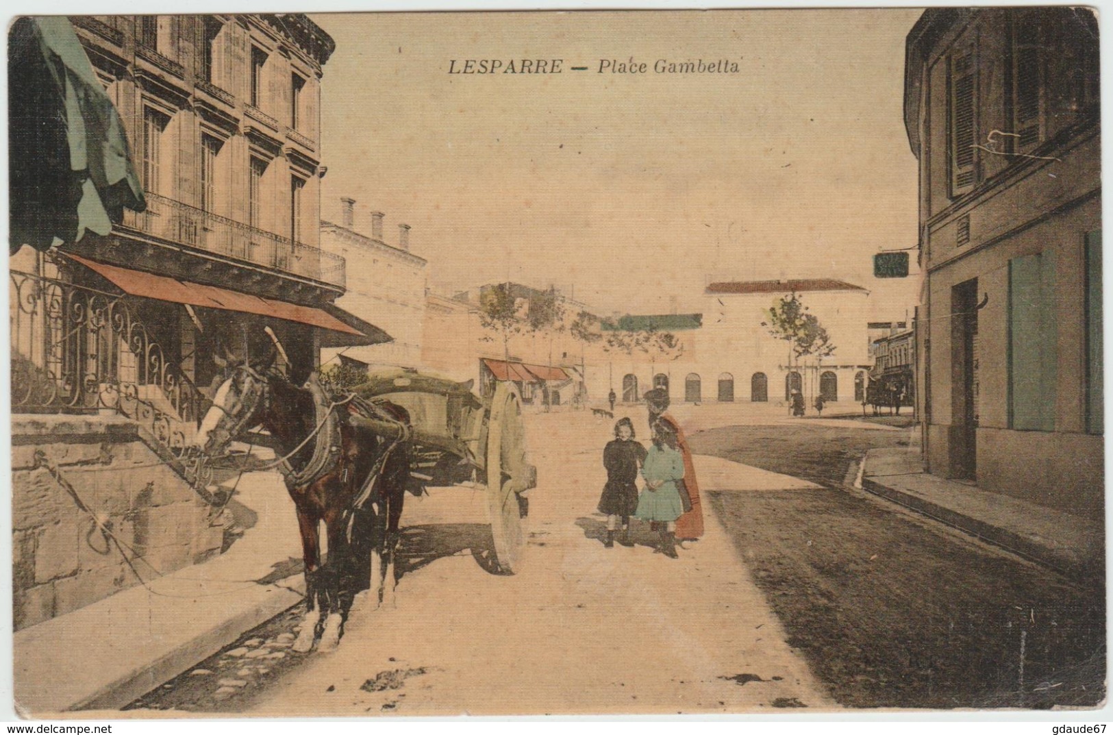 LESPARRE (33) - CPA TOILEE COULEUR - PLACE GAMBETTA - Lesparre Medoc