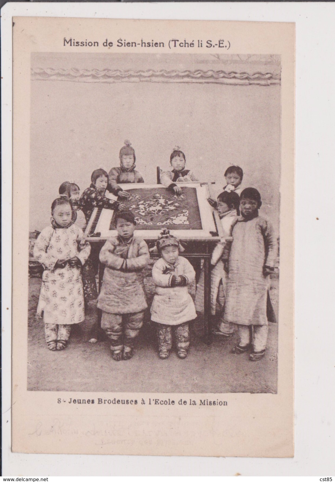 Carte Postale - Mission De Sien Hsien ( Tché Li S E ) Jeunes Brodeuses à L'Ecole De La Mission - Chine