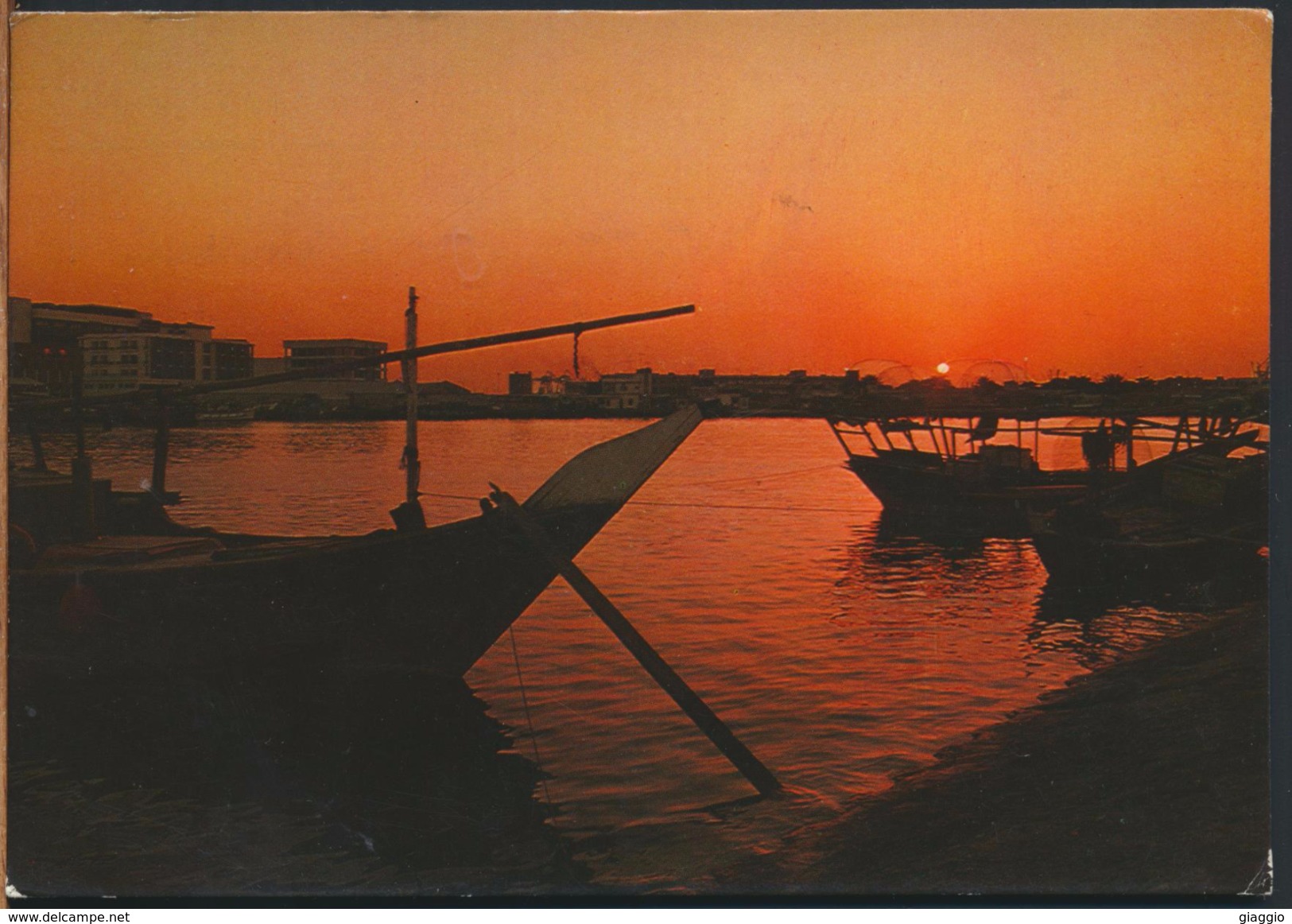 °°° 1624 - UAE - THE CREEK AT NIGHT - 1985 With Stamps °°° - Ver. Arab. Emirate