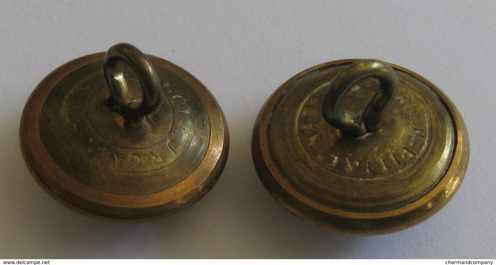 2 Buttons Bedfordshire And Hertfordshire Regiment  - 19mm, J.R. Gaunt & Son, London - 4 Scans - Boutons