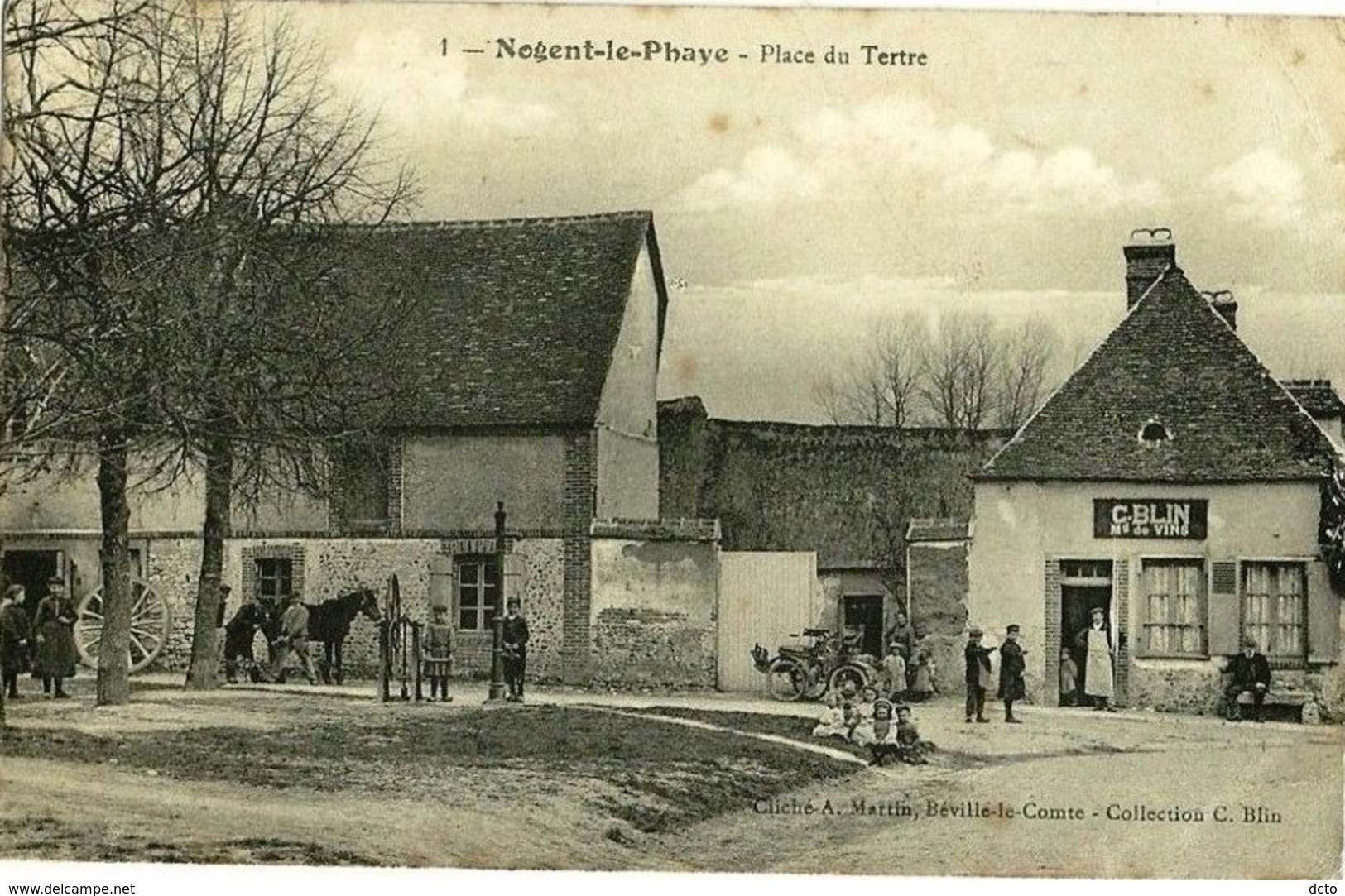 Nogent Le Phaye Place Du Tertre (3 Scans) Phot Martin (ht Dr Pli) Automobile, Maréchal Ferrant En Action, Marchd De Vins - Autres & Non Classés