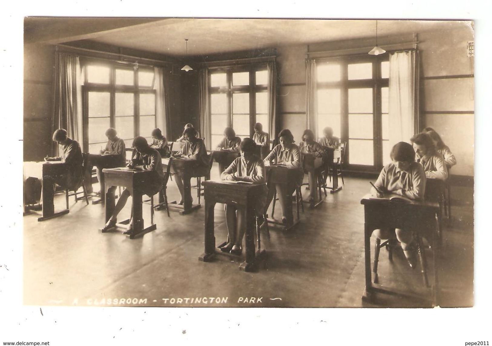 Carte Photo ARUNDEL Tortington Park Une Classe élèves Filles A Classroom Pupils Girls - Arundel