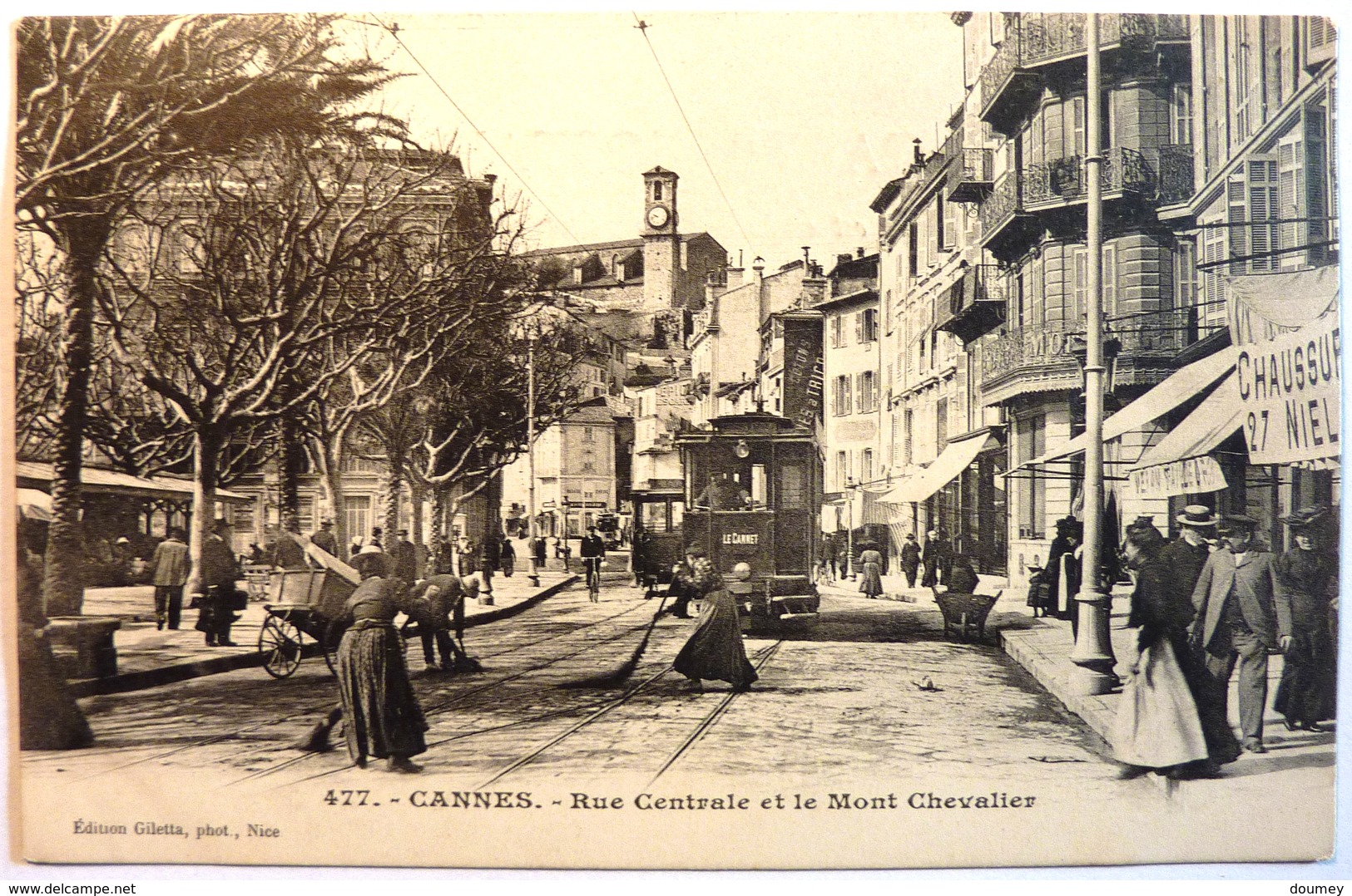 RUE CENTRALE Et LE MONT CHEVALIER - CANNES - Cannes