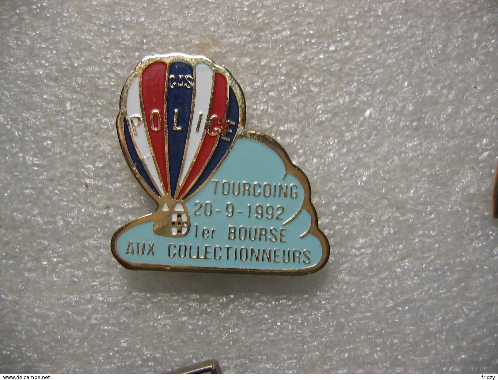 Pin's Montgolfiere Pub CAS Police.1ere Bourse Aux Collectionneurs à TOURCOING Le 20-09-1992 - Airships