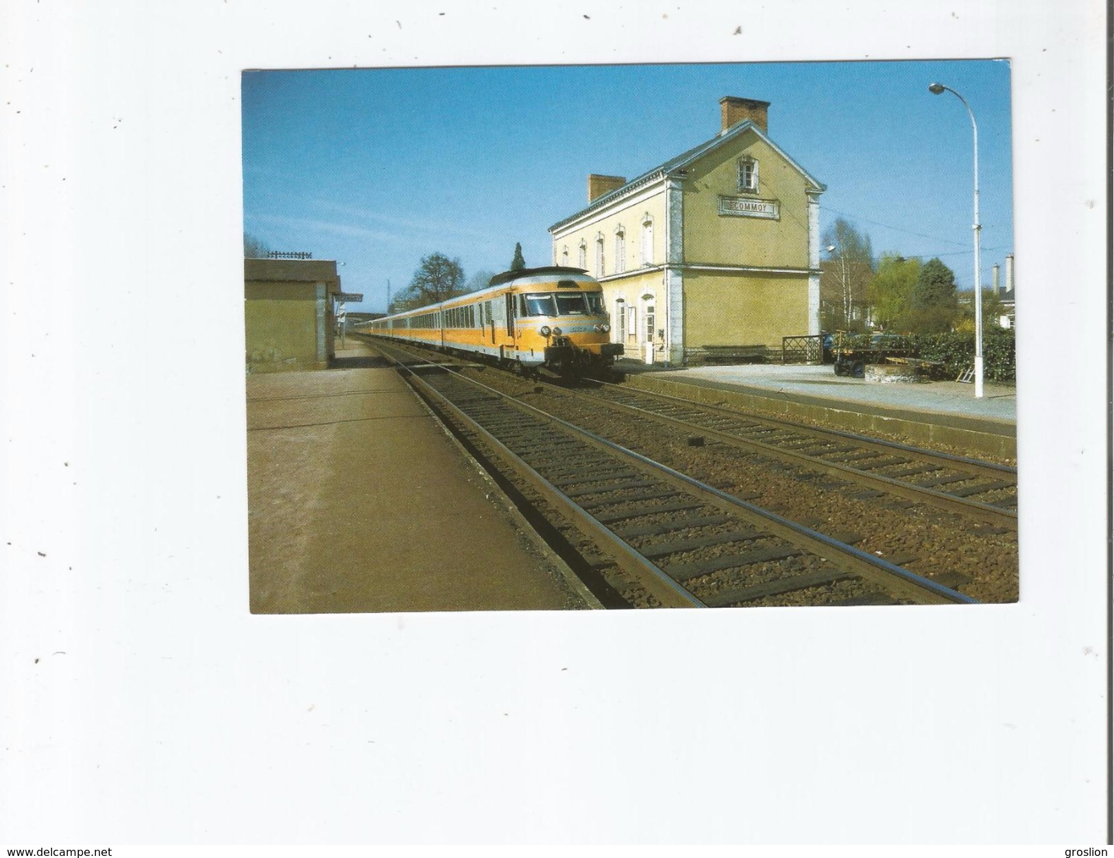 ECOMMOY (72) 196 LIGNE DE TOURS A MEZIDON ET CAEN . TURBOTRAIN RTG PASSANT EN GARE 1990 - Ecommoy