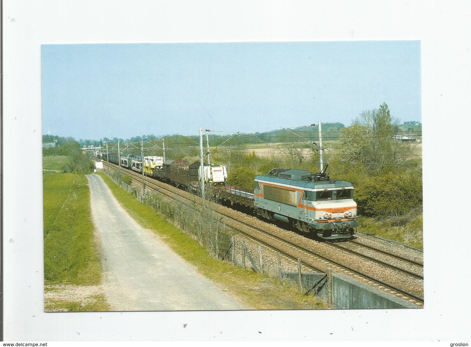 LOUVERNE (53) 218 LIGNE DE PARIS A BREST . TRAIN DE MARCHANDISES TRACTE PAR LA LOCO BB 22401 (1997) - Louverne