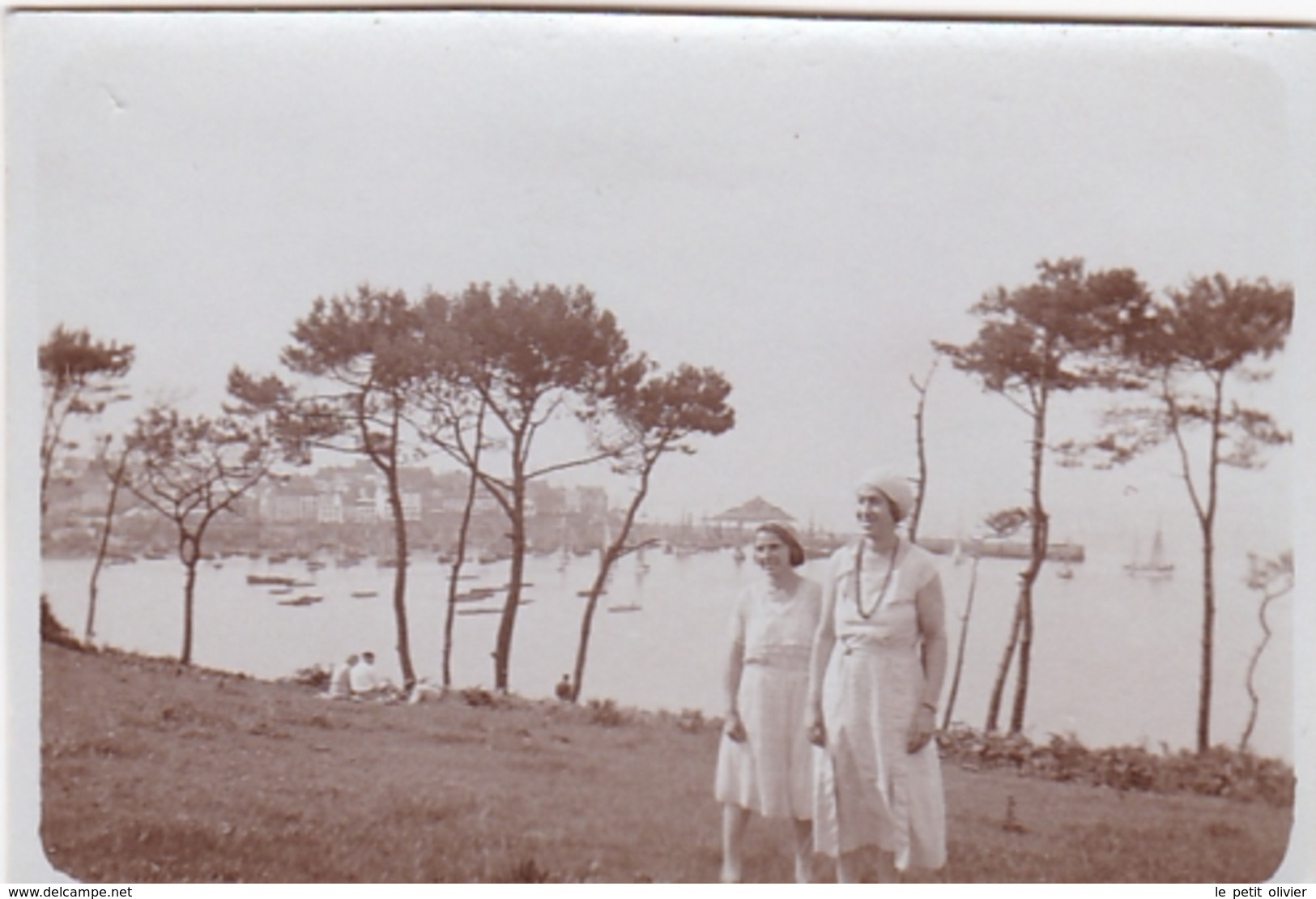 PHOTO ORIGINALE 1931 MINI PHOTO DOUARNENEZ LE PORT EN REVENANT DU RIZ - Lieux